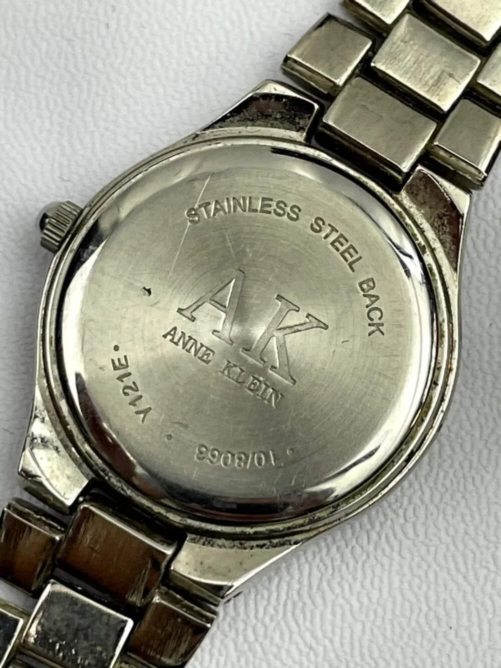 ANNE KLEIN Ladies Watch Y121E Gold Tone Stainless Steel Back